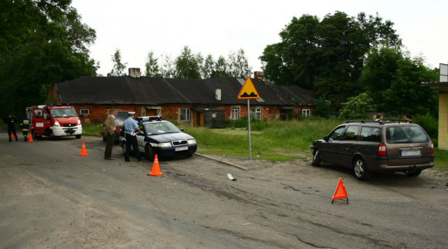 Zderzenie w Woźniakowie, cztery osoby ranne - Zdjęcie główne