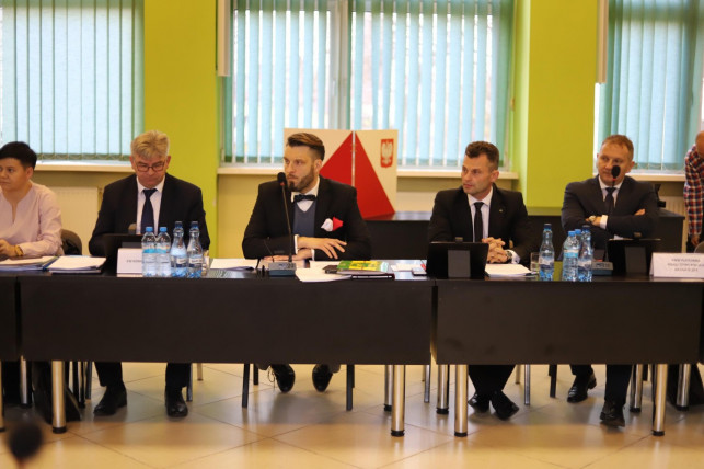 [WIDEO NA ŻYWO, ZDJĘCIA] Pierwsza sesja Rady Powiatu - Zdjęcie główne