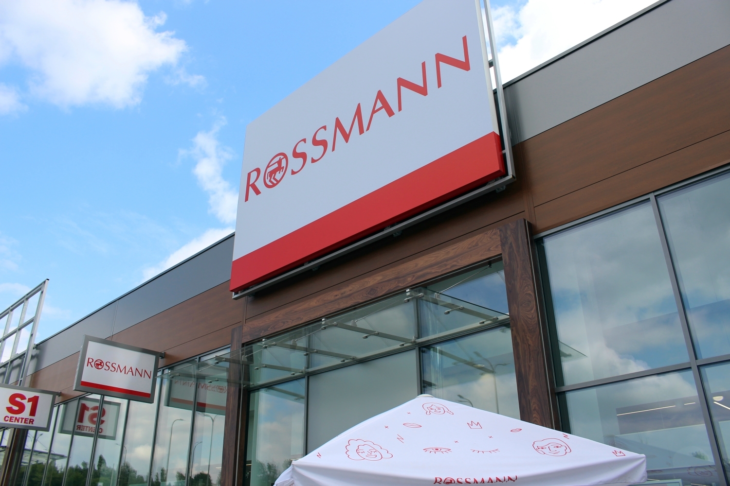 W pasażu S1 otwarto drogerię Rossmann