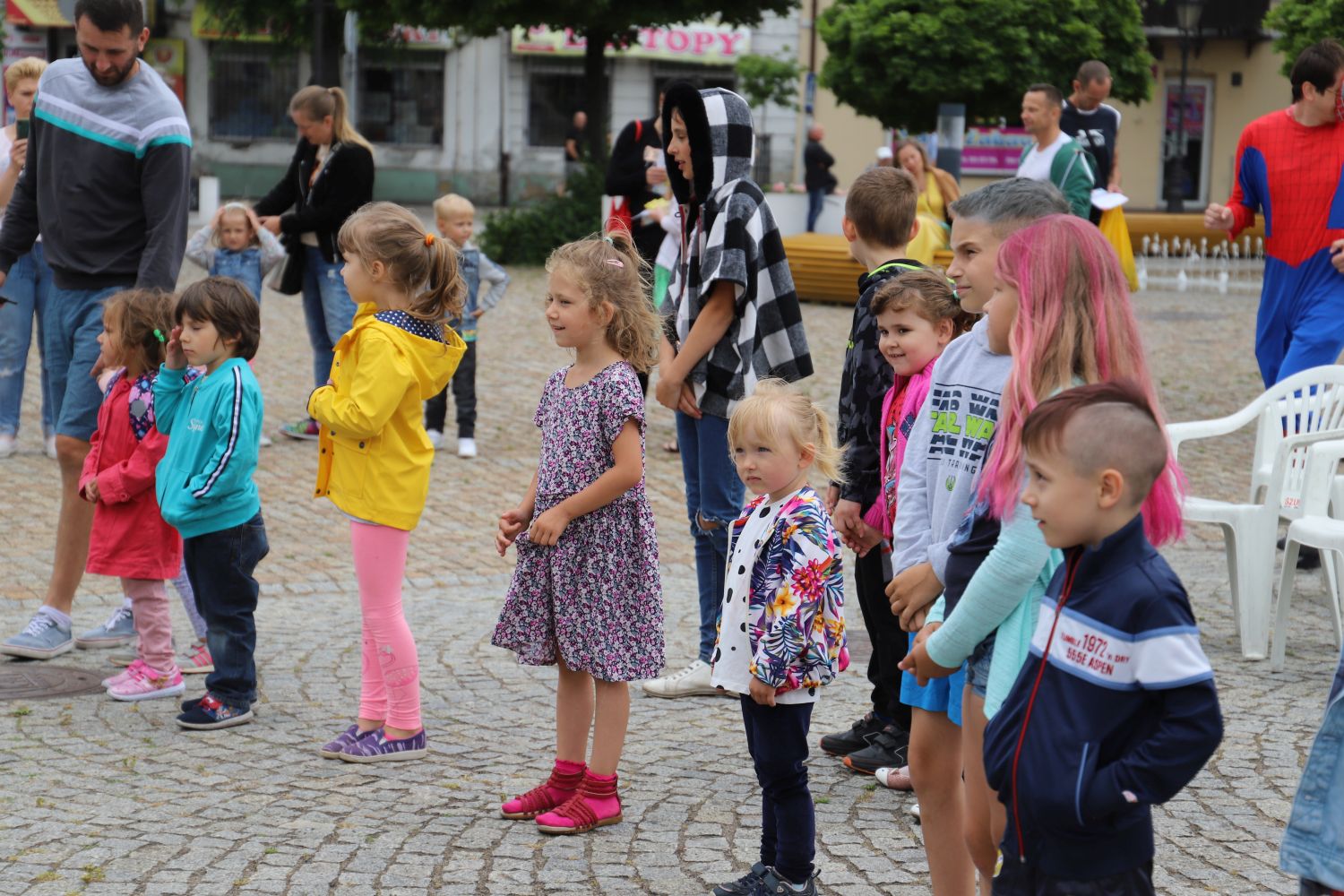 Tańce, zabawy i prezenty – trwa chrześcijański piknik rodzinny w centrum Kutna 