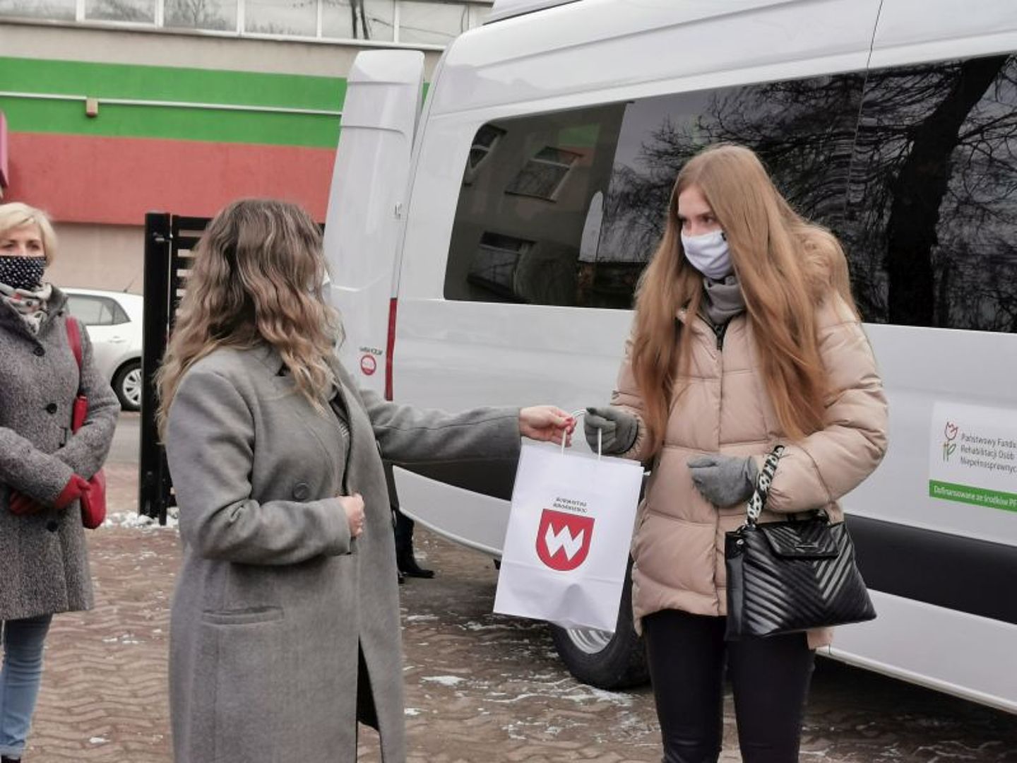 Bus będzie służył do przewozu osób niepełnosprawnych.