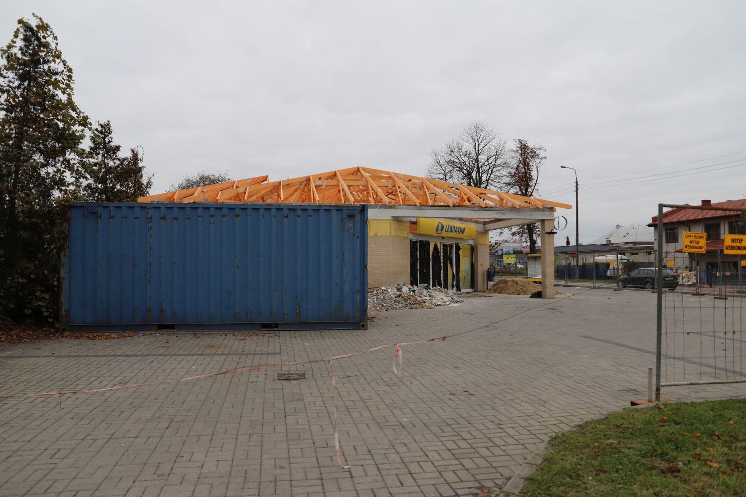 W sierpniu w Kutnie podpalono sklep. Trwa jego odbudowa, wkrótce ponownie powinniśmy móc zrobić zakupy w Delikatesach TDJ Ozdowscy przy Łęczyckiej