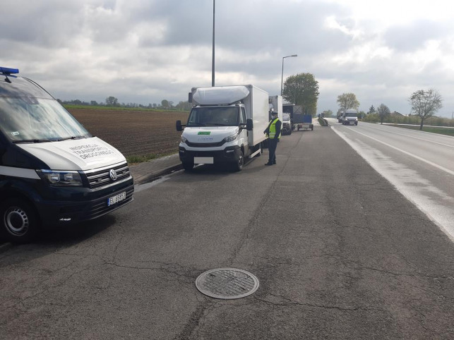 [ZDJĘCIA] Wpadło kilku kierowców busów. ''Łamią przepisy i niszczą drogi'' - Zdjęcie główne