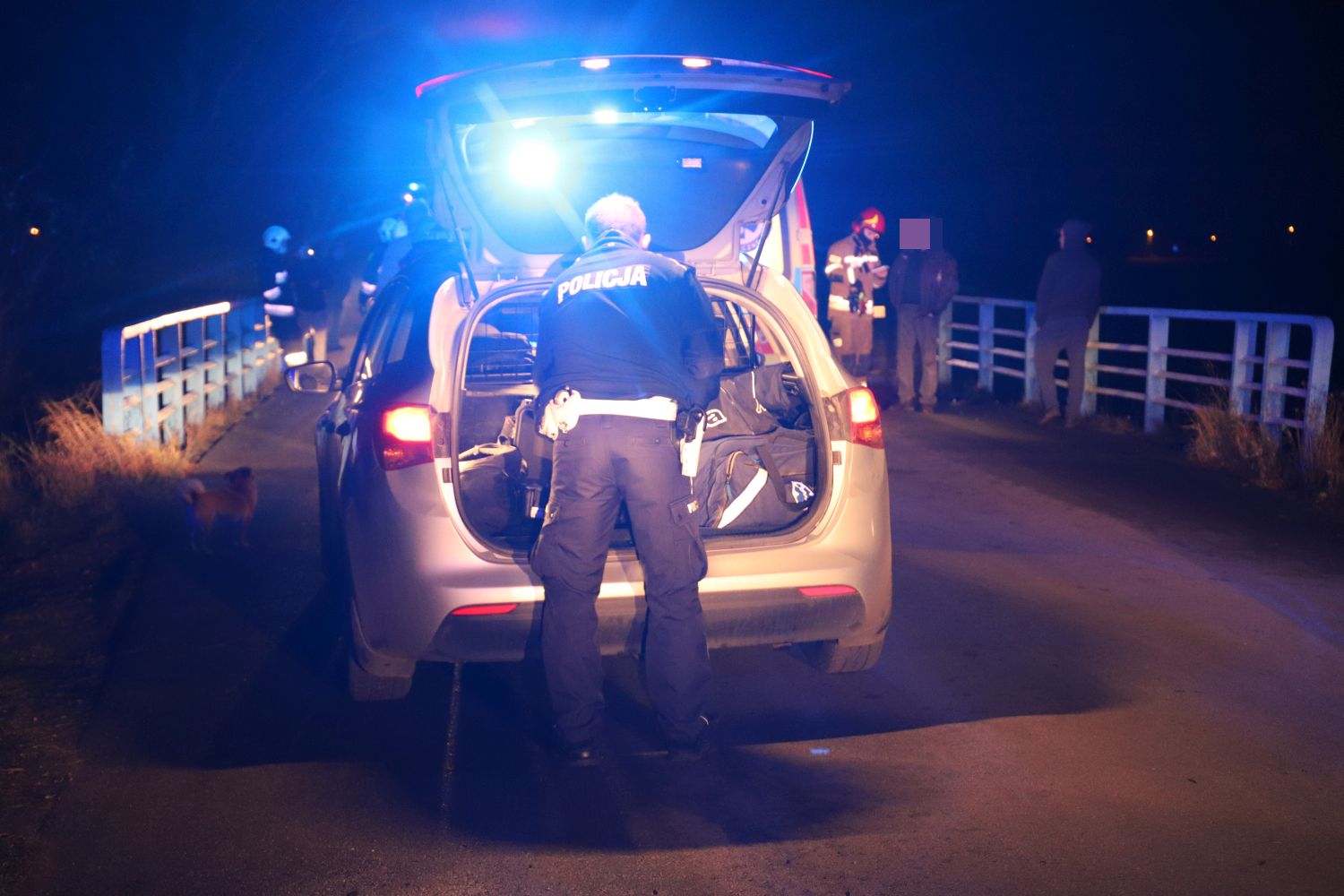 Groźny wypadek pod Kutnem. Ciągnik zmiażdżył osobówkę