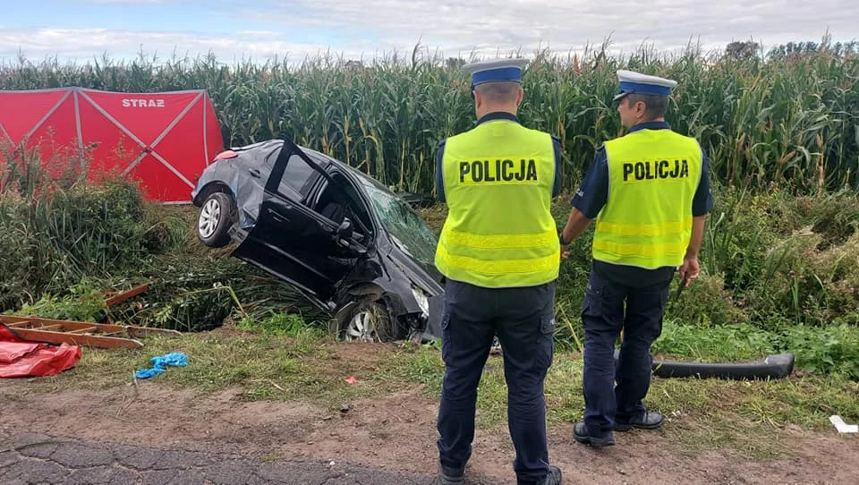 Tragiczny początek września. Zderzenie dwóch osobówek, młody mężczyzna zginął na miejscu [FOTO] - Zdjęcie główne