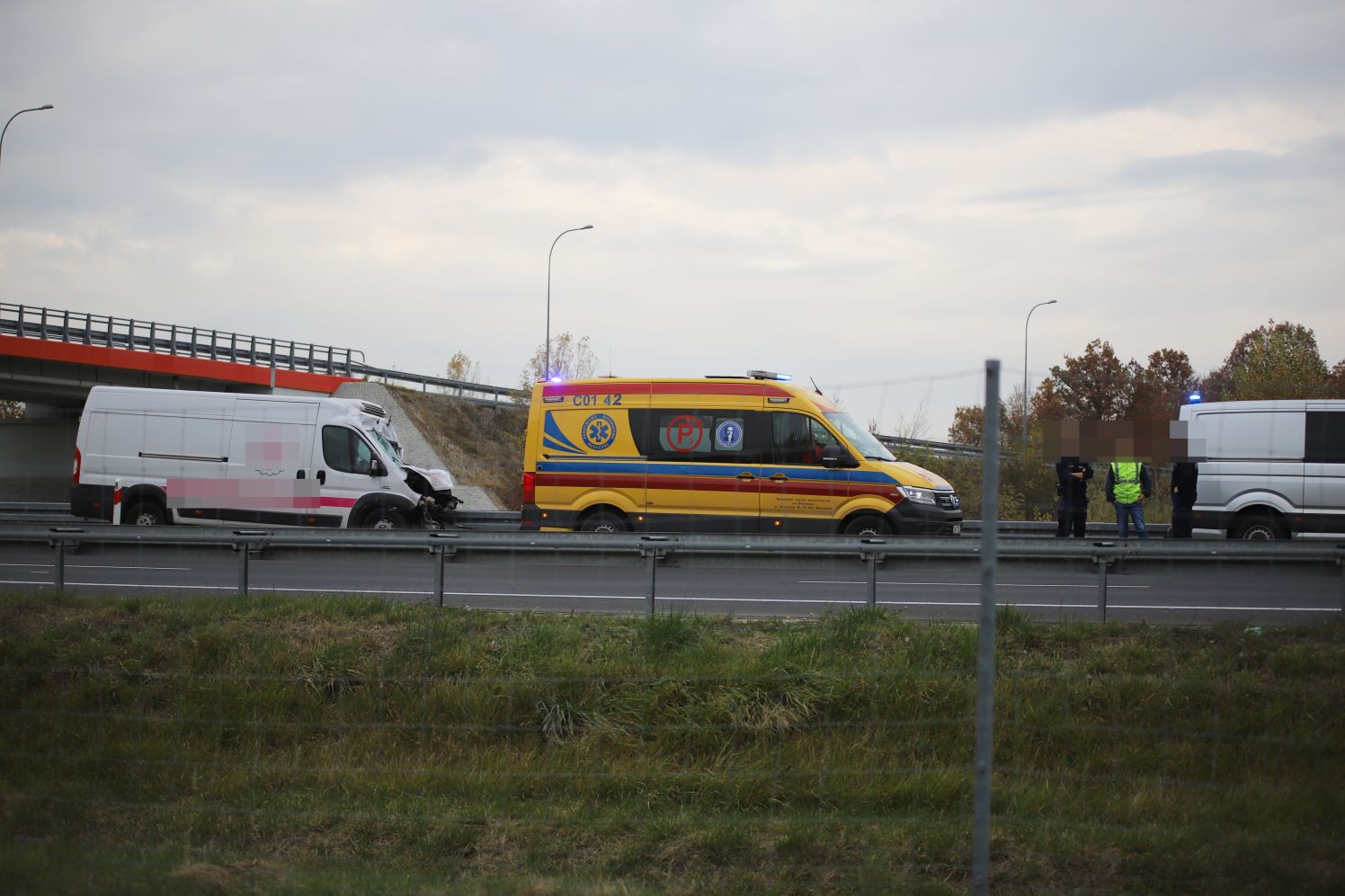 Na autostradzie A1 pod Kutnem samochód dostawczy zderzył się z ciężarówką