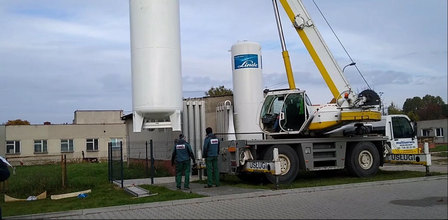 Przy kutnowskim szpitalu stanął ogromny zbiornik na tlen. To element ważnej inwestycji