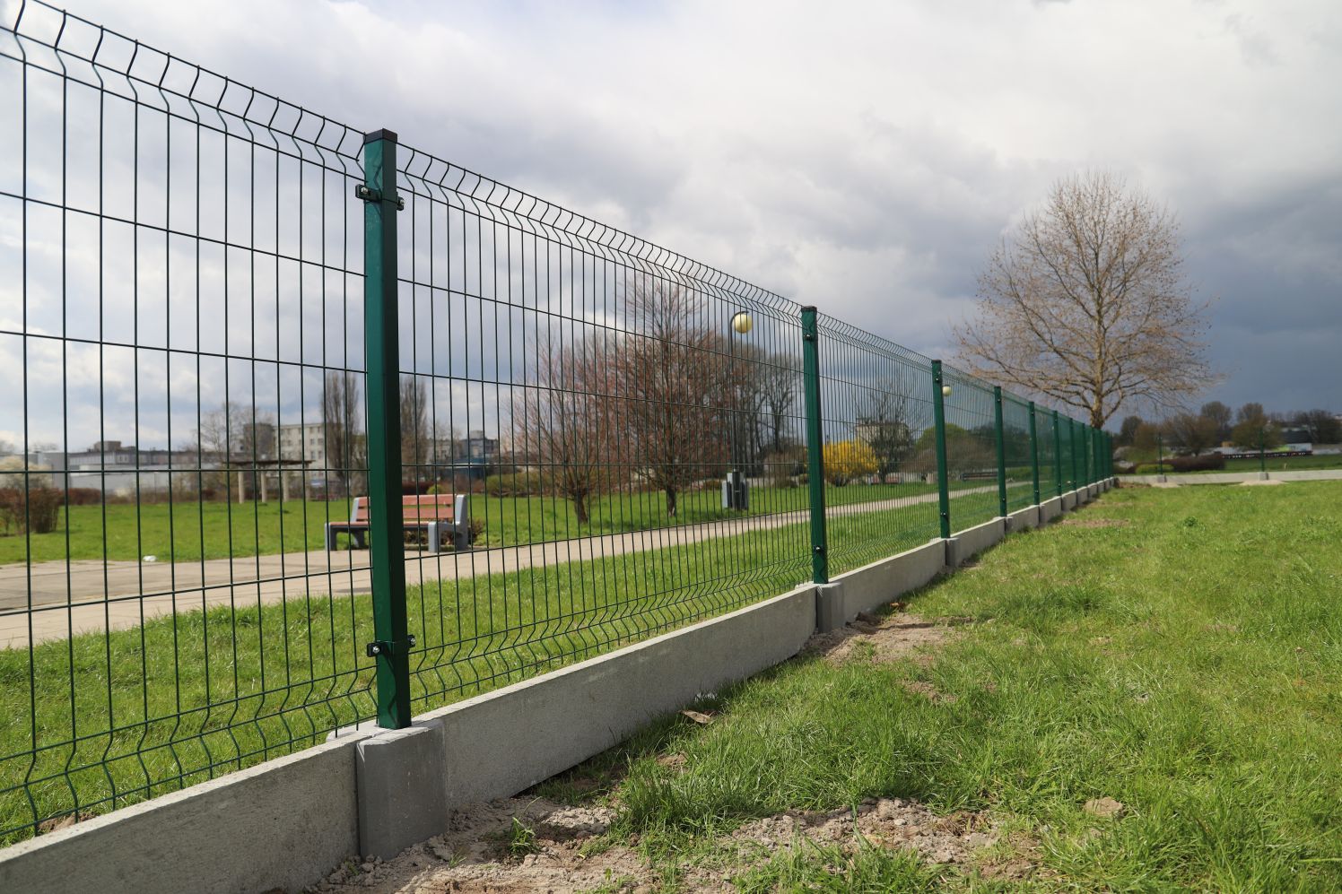 W kutnowskim parku powstaje wybieg dla psów