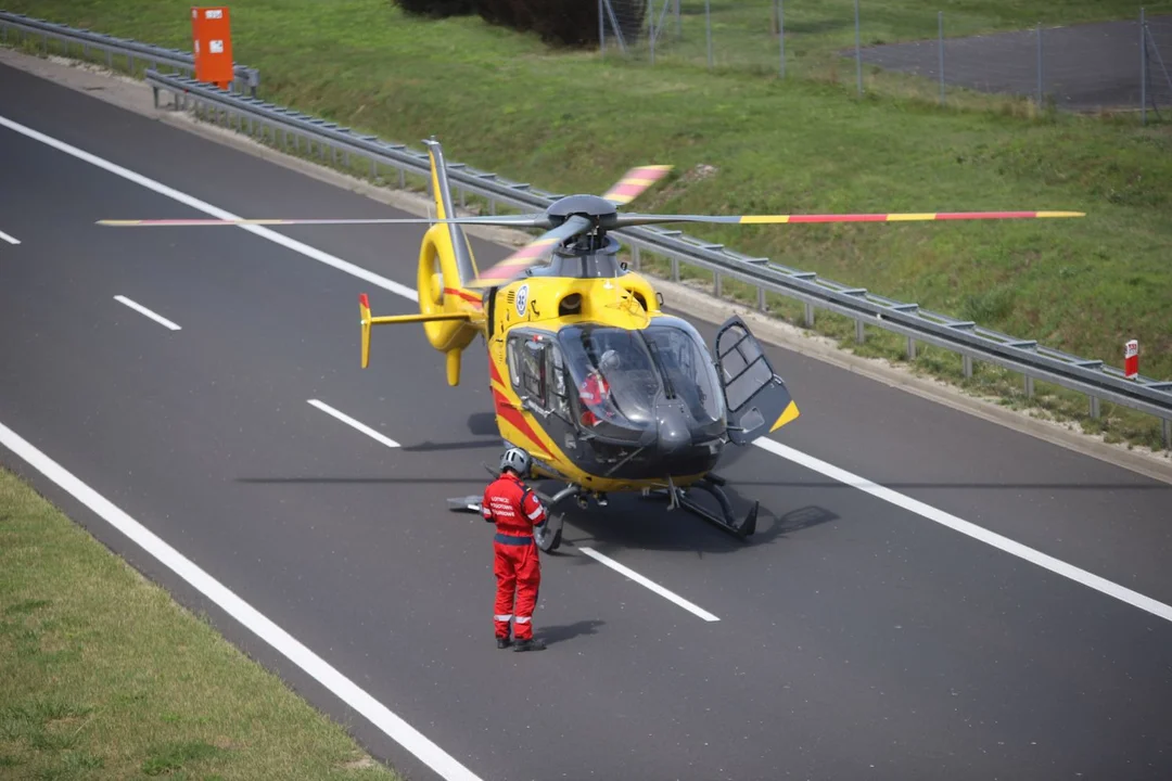 Wypadek na autostradzie. Ranne dzieci, lądował śmigłowiec pogotowia - Zdjęcie główne