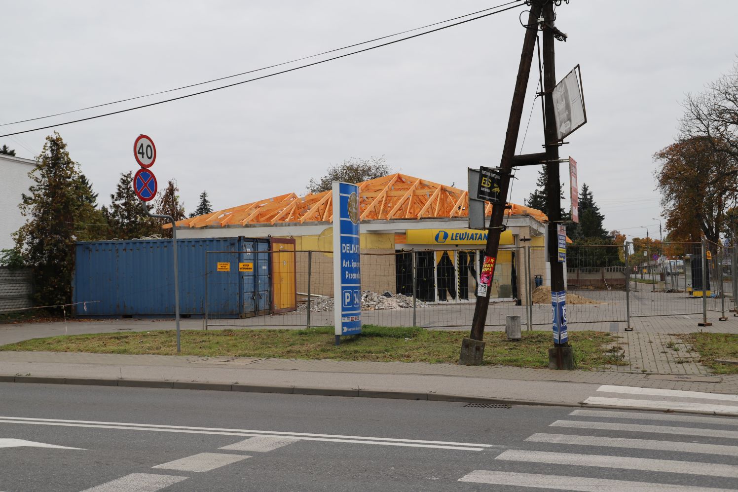 W sierpniu w Kutnie podpalono sklep. Trwa jego odbudowa, wkrótce ponownie powinniśmy móc zrobić zakupy w Delikatesach TDJ Ozdowscy przy Łęczyckiej