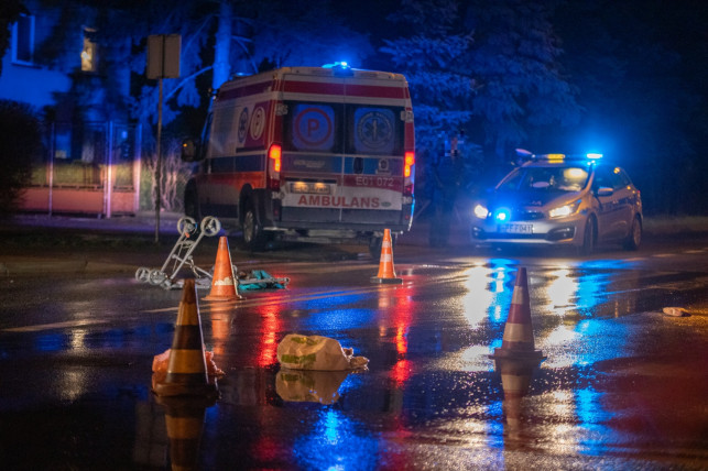 [FOTO] Groźnie na Kasztanowej. Kobieta potrącona przez osobówkę  - Zdjęcie główne