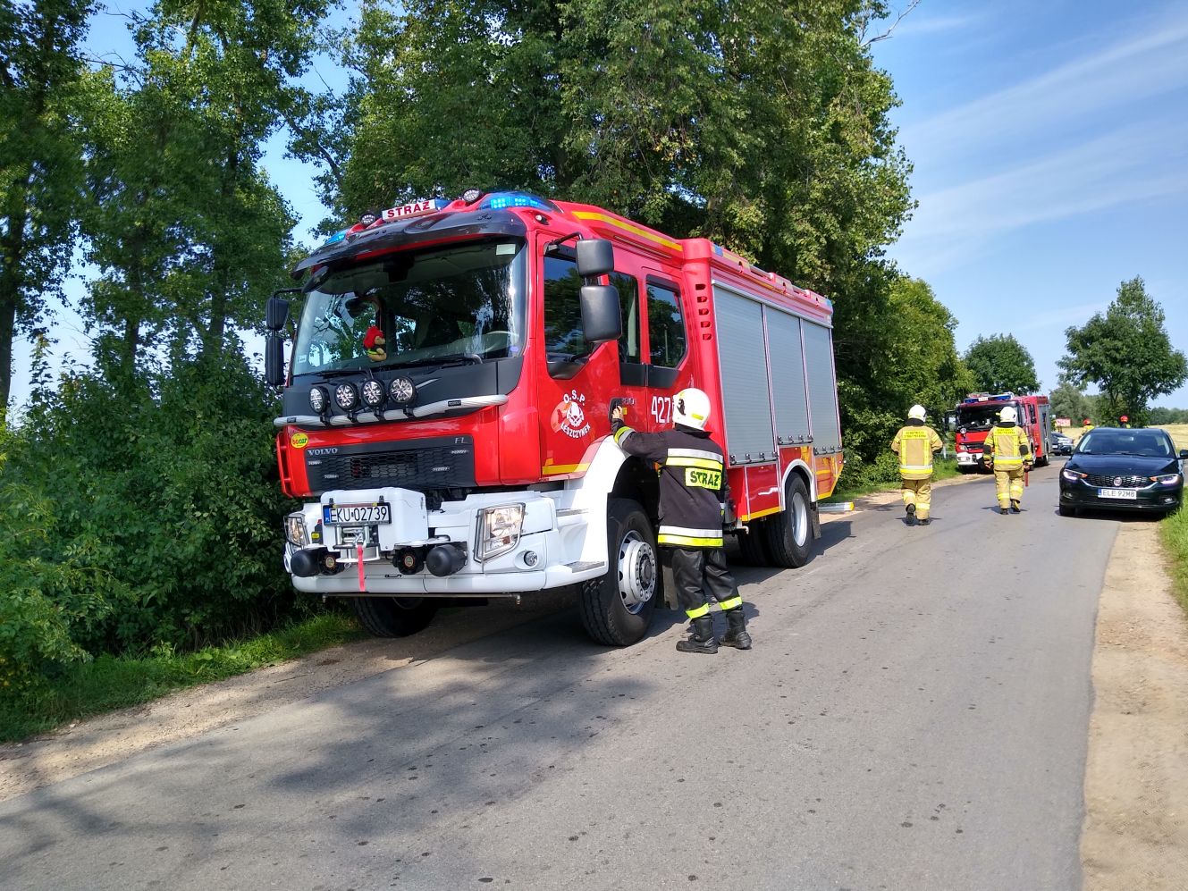 Pod Kutnem trwa akcja straży pożarnej, obecni są także policjanci