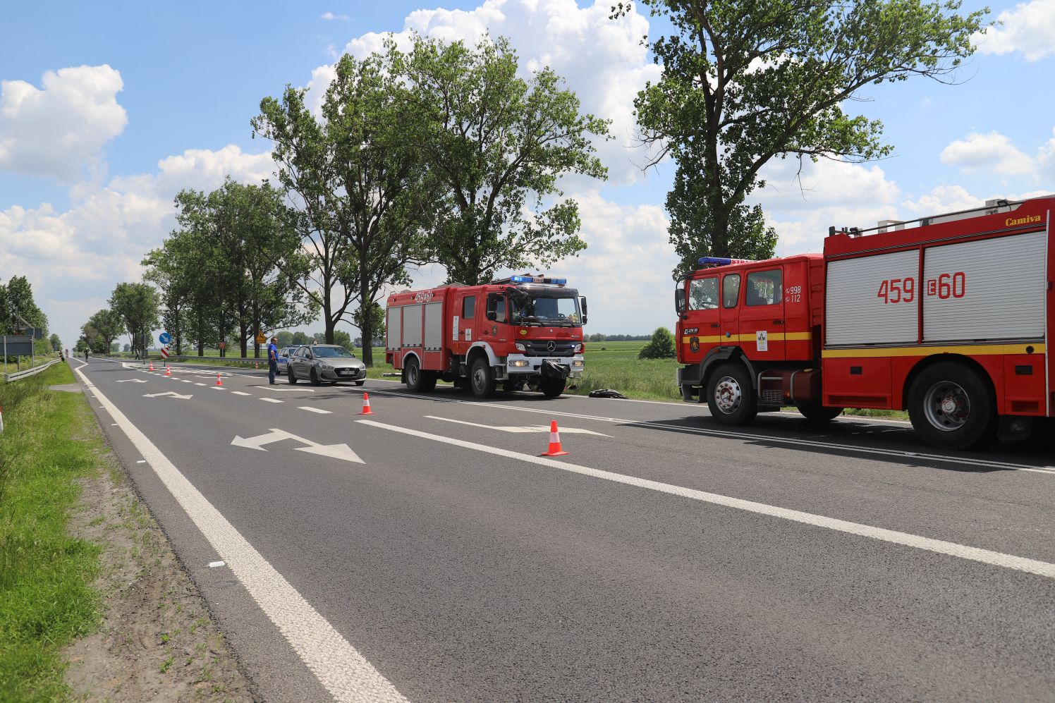 Na drodze krajowej między Kutnem a Łowiczem doszło do tragicznego wypadku w wyniku którego zginęły dwie osoby