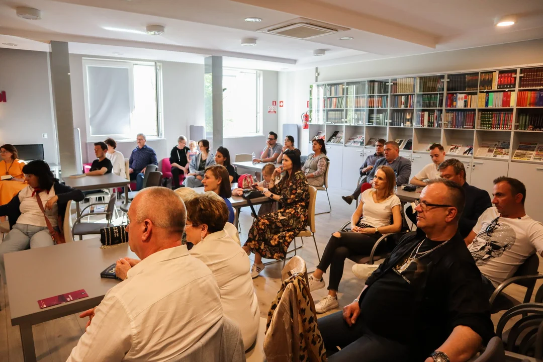 Spotkanie autorskie z Rafałem Cichowskim w kutnowskiej bibliotece 