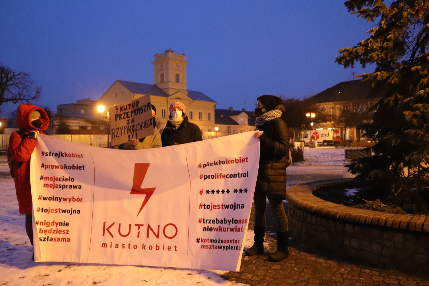 W trakcie kutnowskiego protestu słownie zaatakowano posła Woźniaka