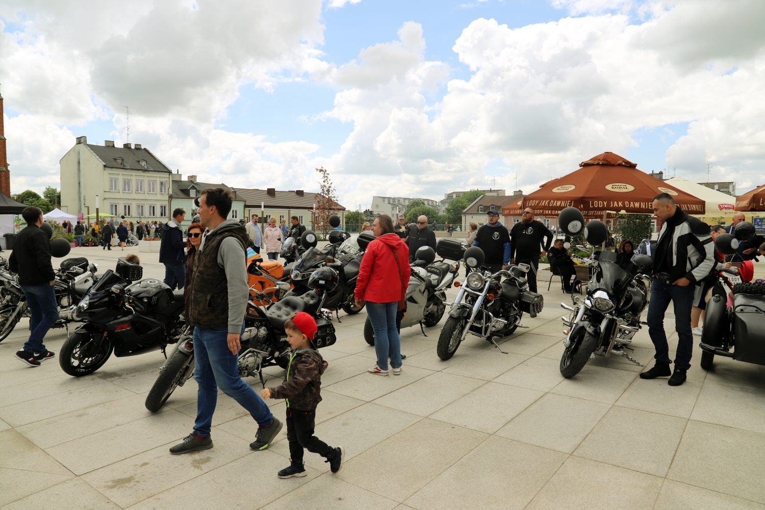 Plac Wolności został opanowany przez fanów motoryzacji