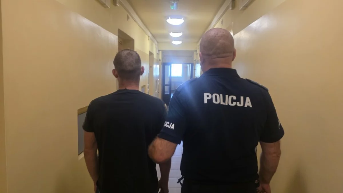 Kutnowscy policjanci zatrzymali 32-latka. Zdradziło go nietypowe zachowanie