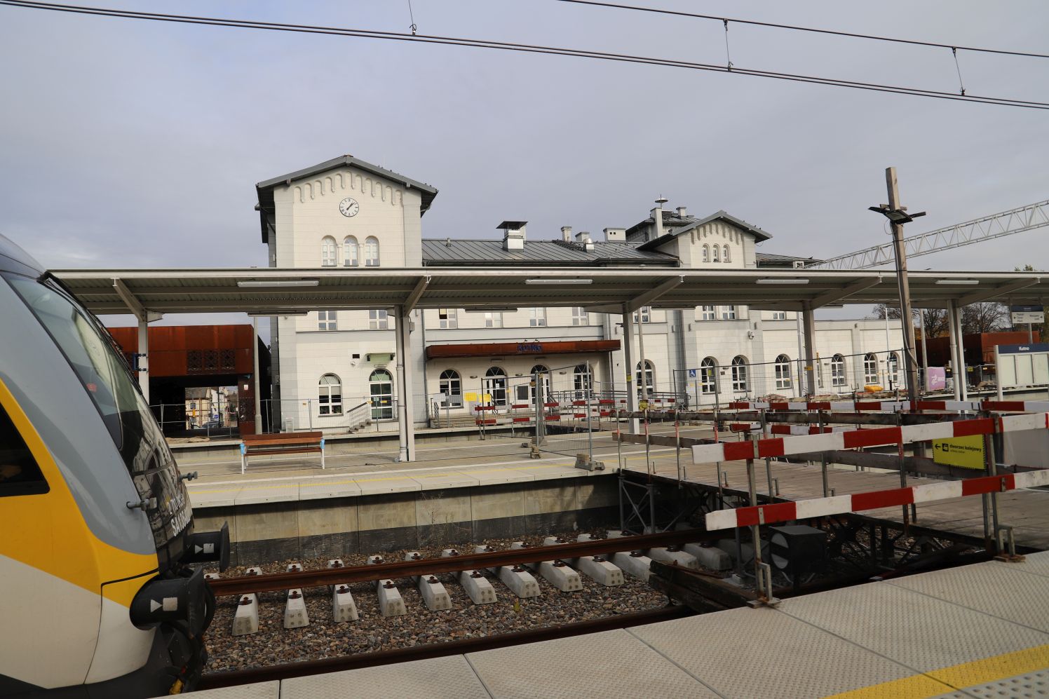 Trwa remont linii, zamiast pociągiem pojedziesz autobusem. Zobacz, co się zmieniło - Zdjęcie główne