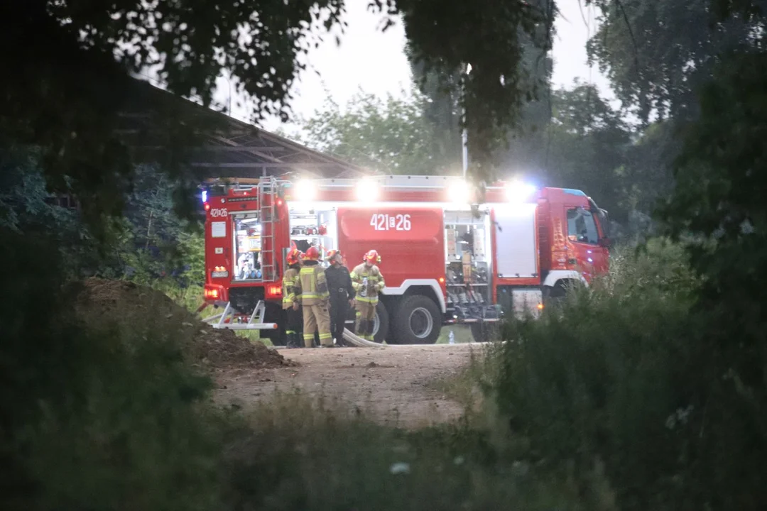 Awaria rurociągu niedaleko powiatu kutnowskiego. Trwa akcja służb - Zdjęcie główne