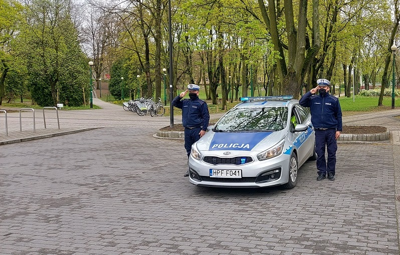 [FOTO] W Kutnie zawyły syreny. Policjanci oddali hołd zastrzelonemu koledze - Zdjęcie główne