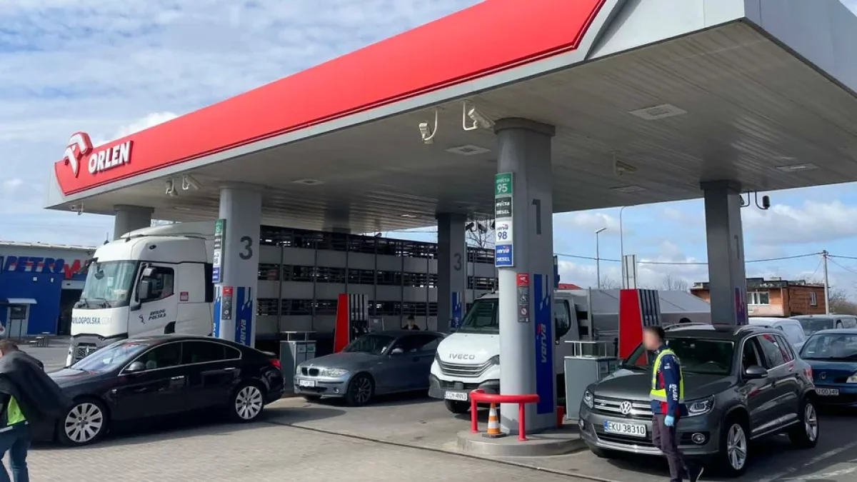 Rewolucja cenowa na stacjach paliw w Kutnie. Koniec niższego VAT-U, benzyna i diesel mocno w górę