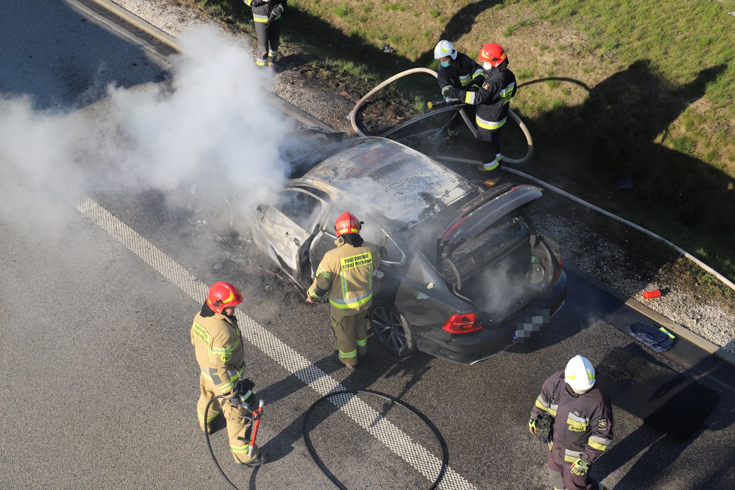 Na autostradzie pod Kutnem spłonął samochód osobowy