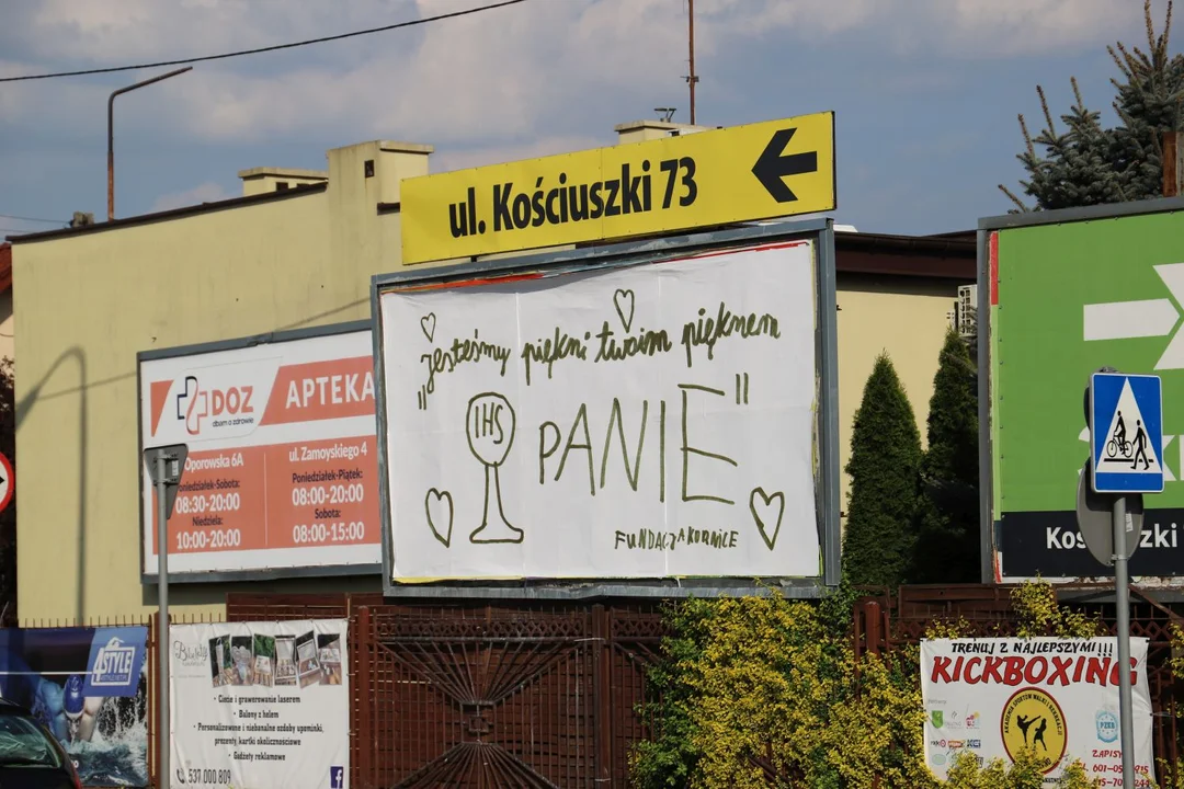 W Kutnie pojawiły się bilbordy z napisem "Jesteśmy Piękni Twoim Pięknem Panie". Za akcją stoi Fundacja Nasze Dzieci z Kornic