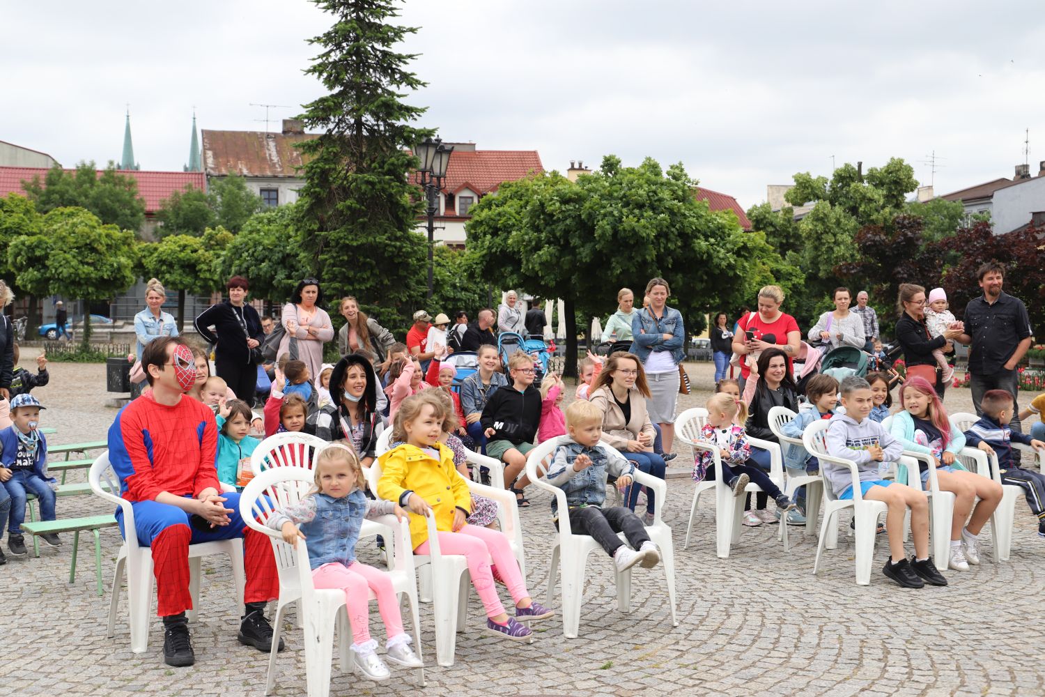 Tańce, zabawy i prezenty – trwa chrześcijański piknik rodzinny w centrum Kutna 