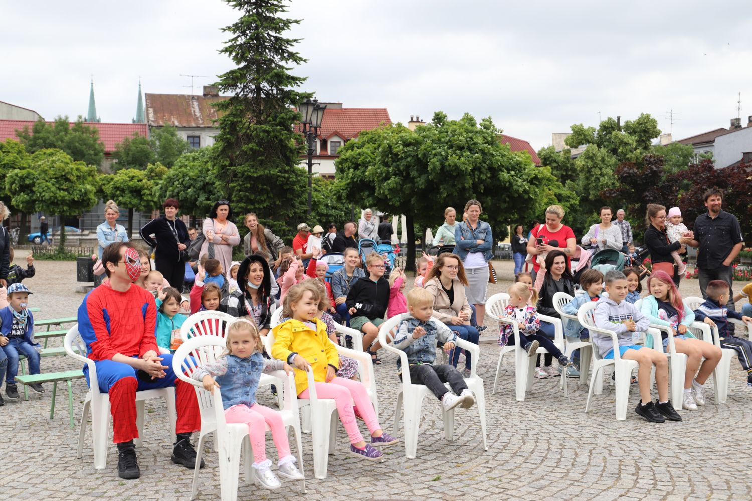 Tańce, zabawy i prezenty – trwa chrześcijański piknik rodzinny w centrum Kutna 