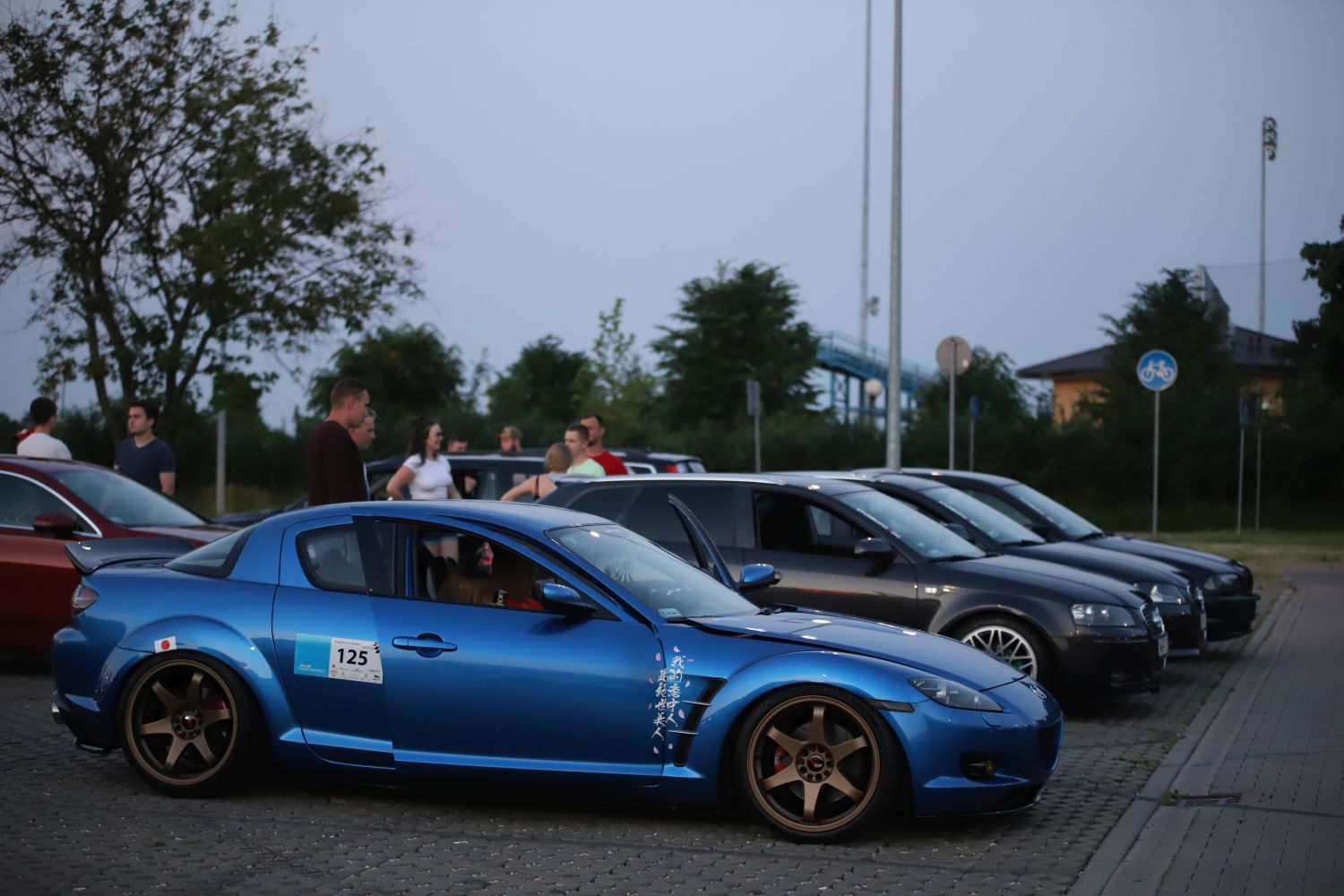 Ryk silników, pisk opon i setki osób pod galerią. Trwa Illegal Night Kutno