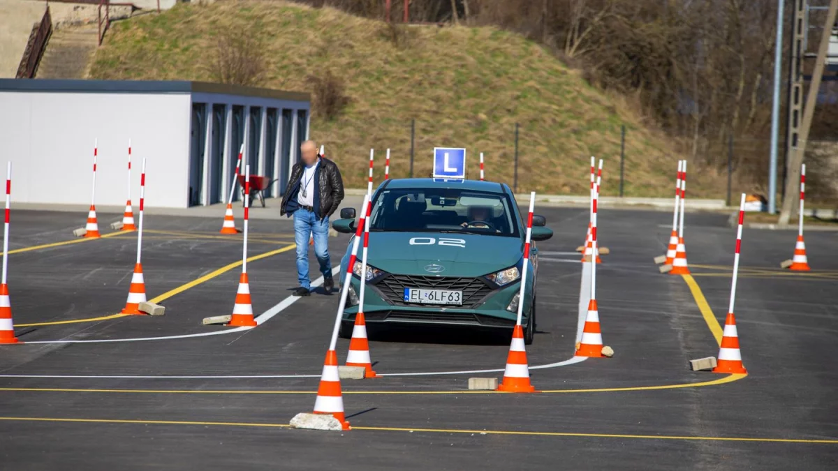Egzamin bez placu manewrowego? Fachowcy mają wątpliwości: "Potrzeba zmian, nie rewolucji"