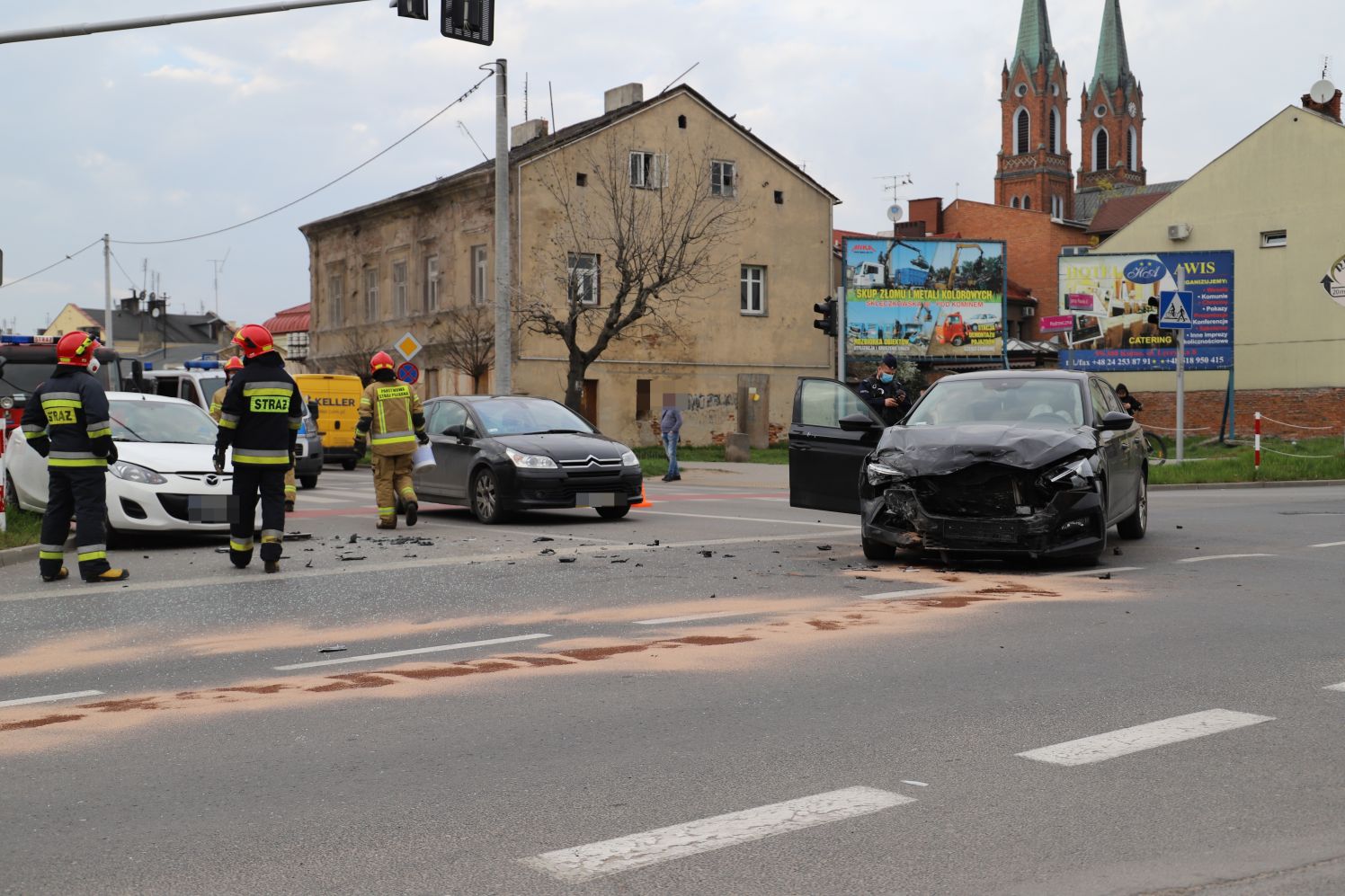 W centrum Kutna doszło do kraksy z udziałem kilku samochodów