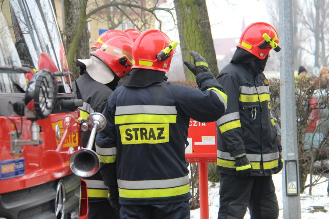 Kutno: 48-letniemu mężczyźnie pomagali strażacy. Po raz kolejny zabrakło karetek - Zdjęcie główne