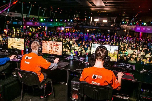 E-sport w Polsce: dlaczego jest tak popularny? - Zdjęcie główne