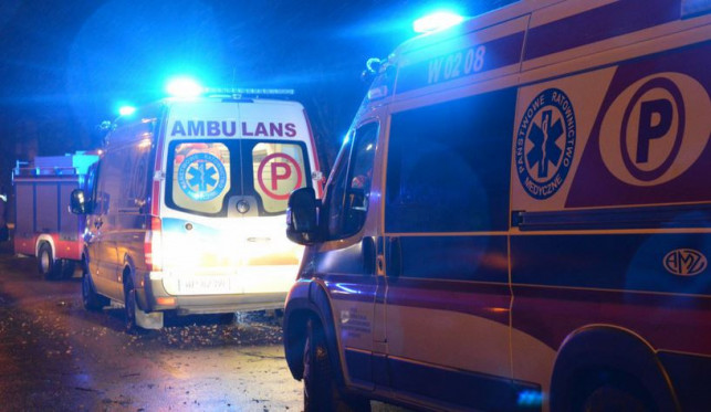 Matiz w rowie, dwóch Ukraińców w szpitalu, trzeci zatrzymany. Kierował mając 2 promile? - Zdjęcie główne
