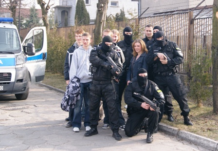 Uczniowie z wizytą w policji - Zdjęcie główne