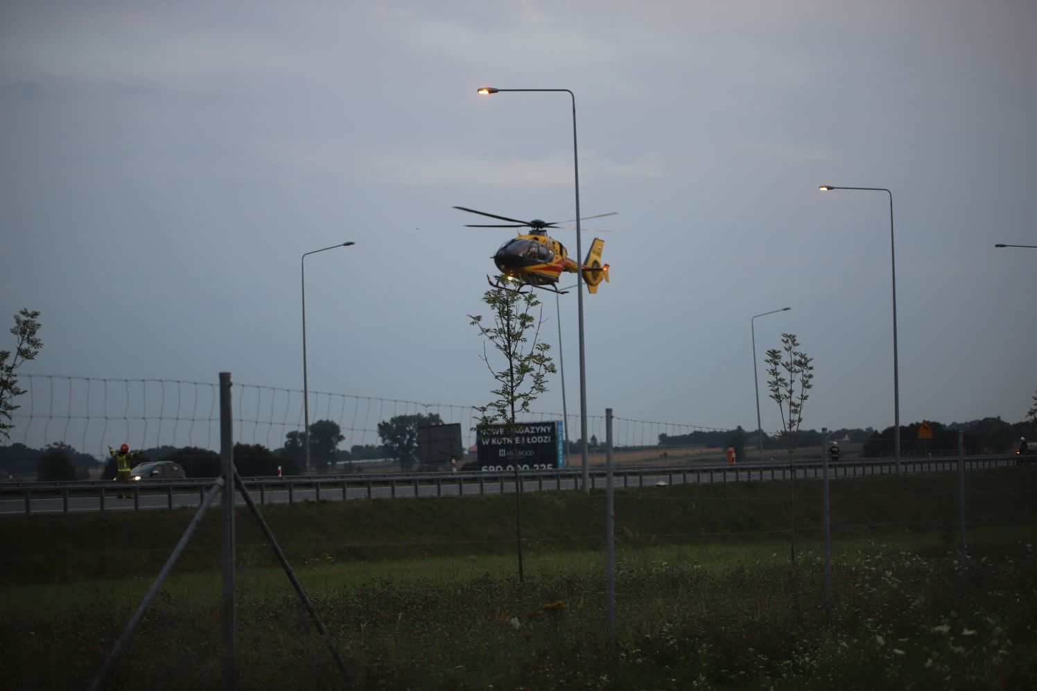 Na autostradzie pod Kutnem samochód zderzył się z ciężarówką, wśród poszkodowanych dziecko, lądował śmigłowiec