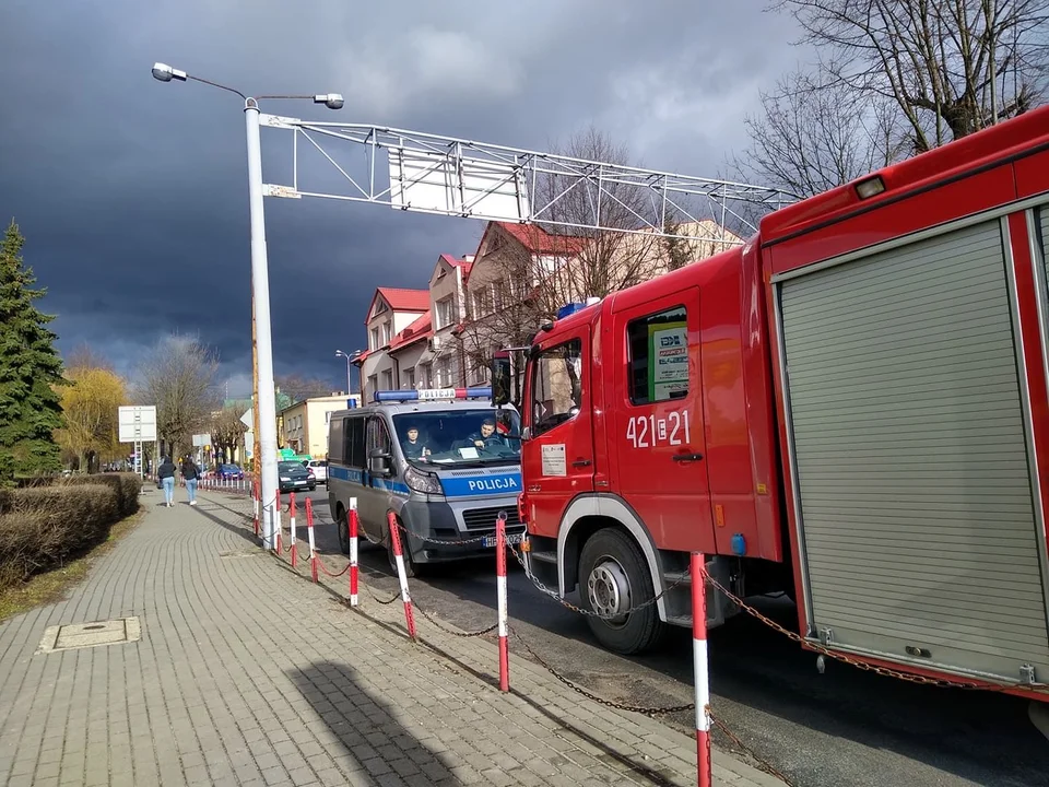 Akcja służb w centrum Kutna. Kobieta potrzebowała pilnej pomocy