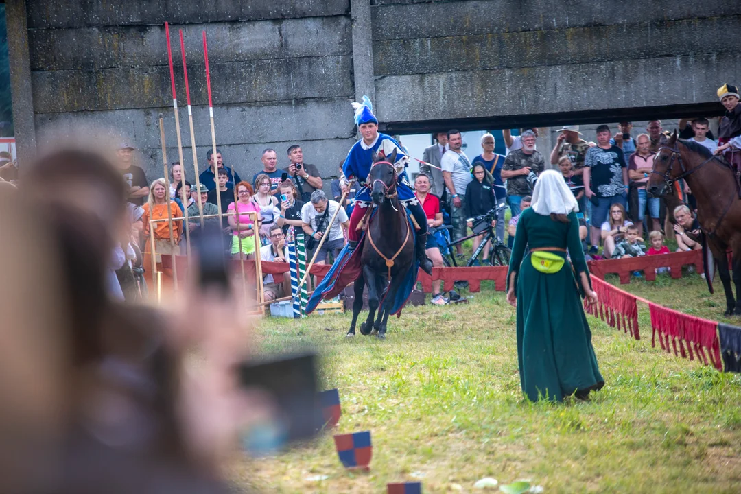 Powiew średniowiecza na Sklęczkach. Obłędni rycerze stanęli w szranki [ZDJĘCIA]  - Zdjęcie główne