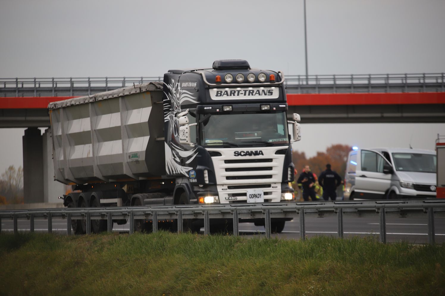 Na autostradzie A1 pod Kutnem samochód dostawczy zderzył się z ciężarówką