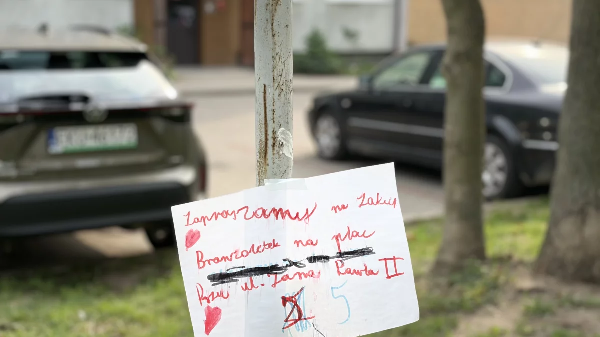 Tajemnicza kartka na ul. Jana Pawła II. Ktoś zostawił urocze ogłoszenie