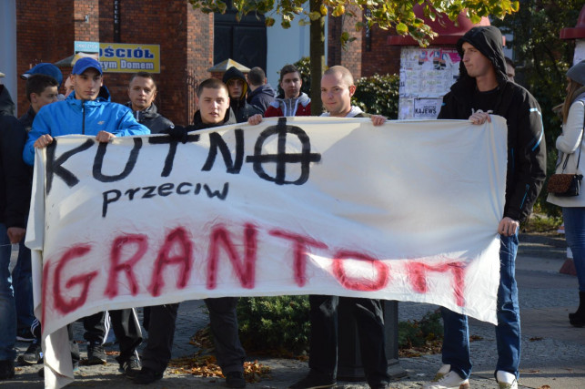 [WIDEO]"Kutno mówi stop imigrantom" - ONR przemaszerował przez Królewską - Zdjęcie główne