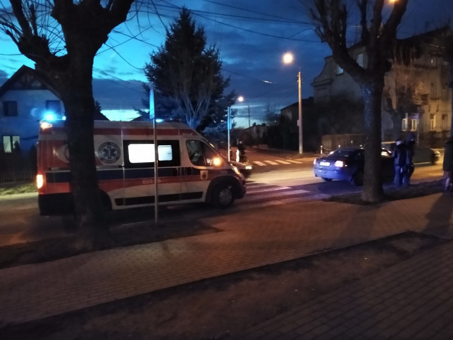[AKTUALIZACJA][ZDJĘCIA] Potrącenie pieszego! Najprawdopodobniej był pijany - Zdjęcie główne