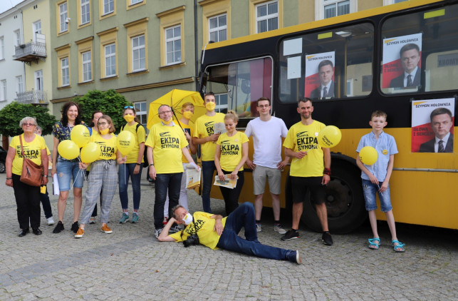 [ZDJĘCIA] ''Żółta Rewolucja'' na placu Piłsudskiego. Do Kutna przyjechała ekipa Szymona - Zdjęcie główne