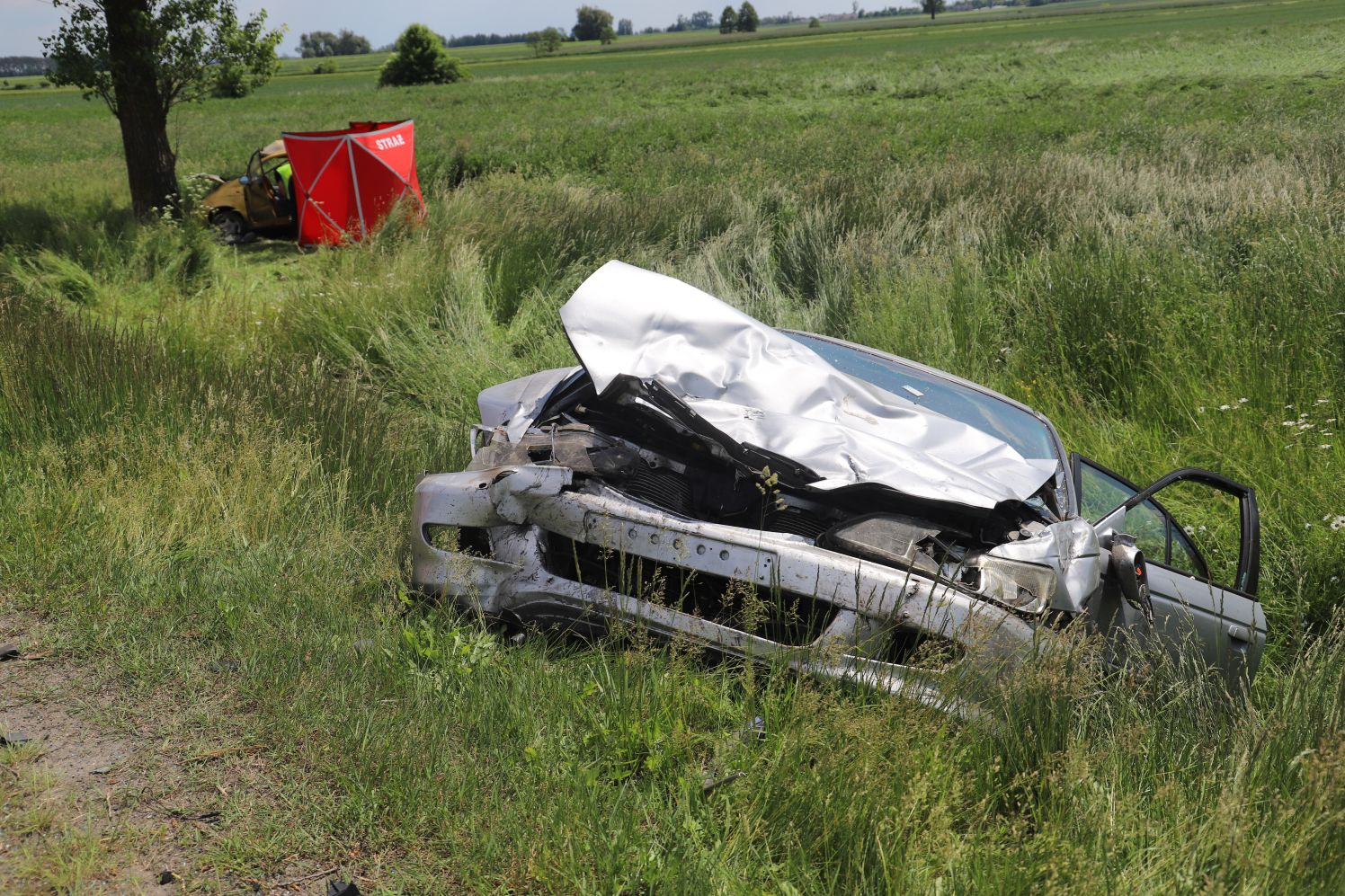 Na drodze krajowej między Kutnem a Łowiczem doszło do tragicznego wypadku w wyniku którego zginęły dwie osoby