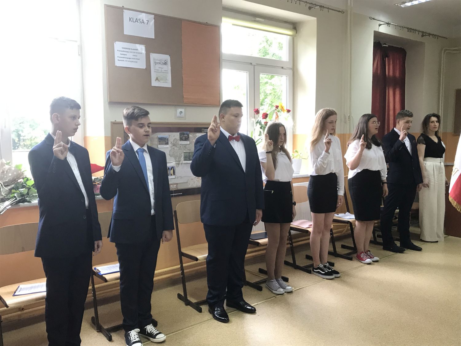 Pożegnanie absolwentów Szkoły Podstawowej we Wroczynach 