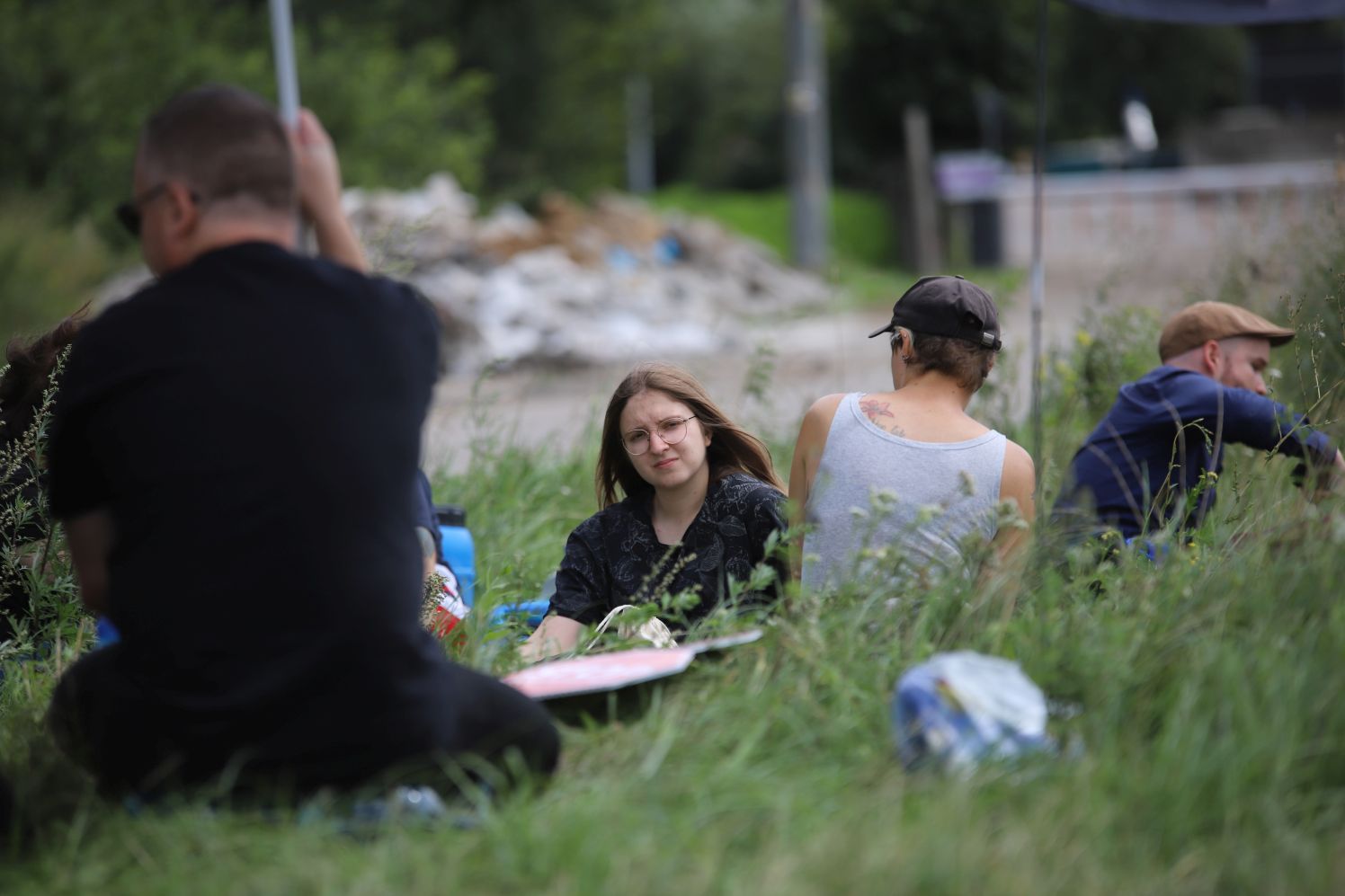 Weganie zorganizowali akcję pod kutnowską ubojnią trzody chlewnej. Rozmawiamy z jednym z nich