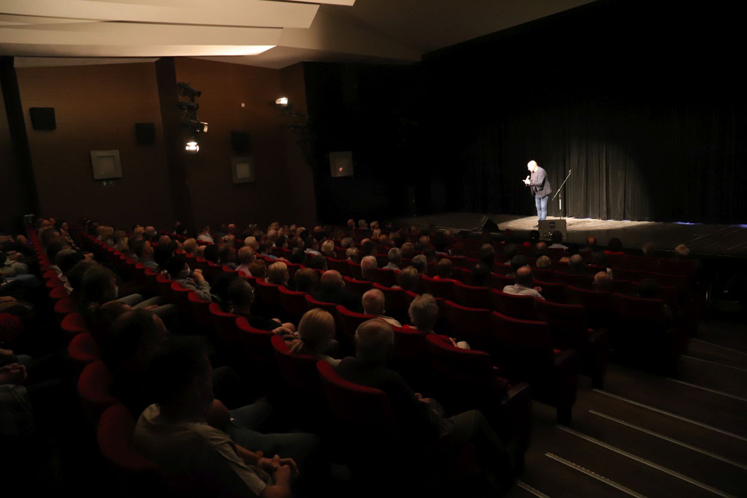 W Kutnowskim Domu Kultury wystąpił znany polski kabareciarz, Marcin Daniec