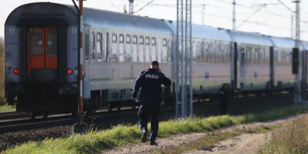 Dramat blisko Kutna. Nieoficjalnie: Pociąg przejechał po człowieku leżącym na torach - Zdjęcie główne