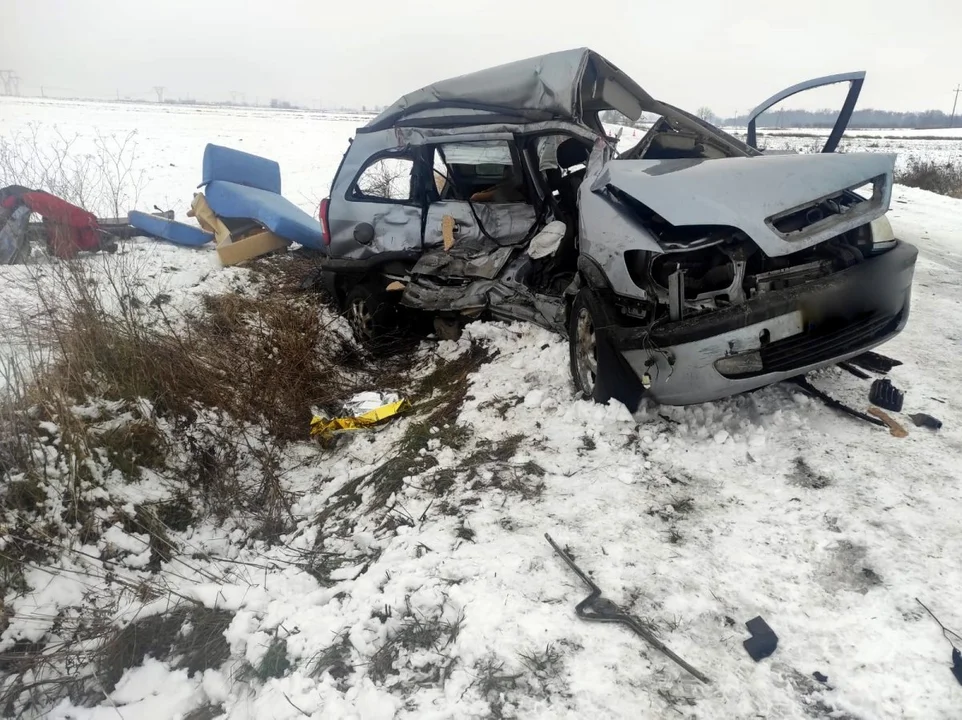 Tragiczny wypadek w regionie. Na miejscu zginęły dwie osoby [FOTO] - Zdjęcie główne